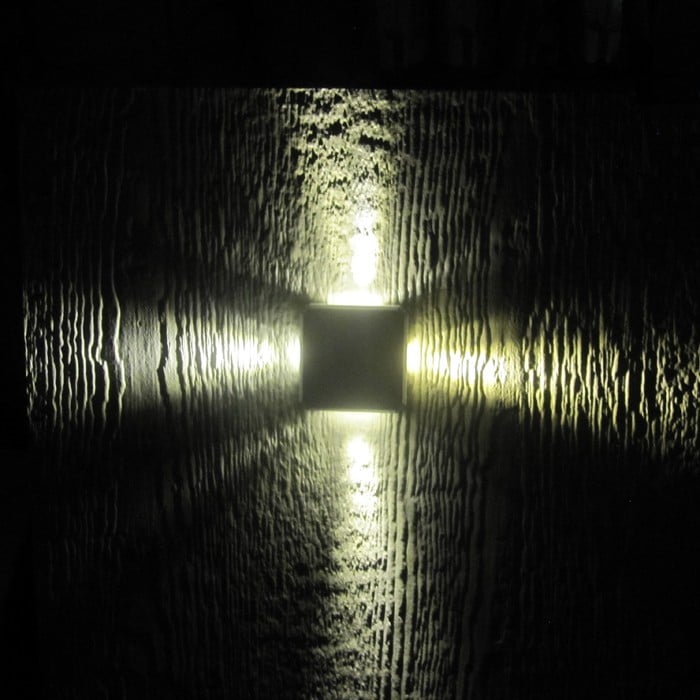 Elite Bidirectional Post Light