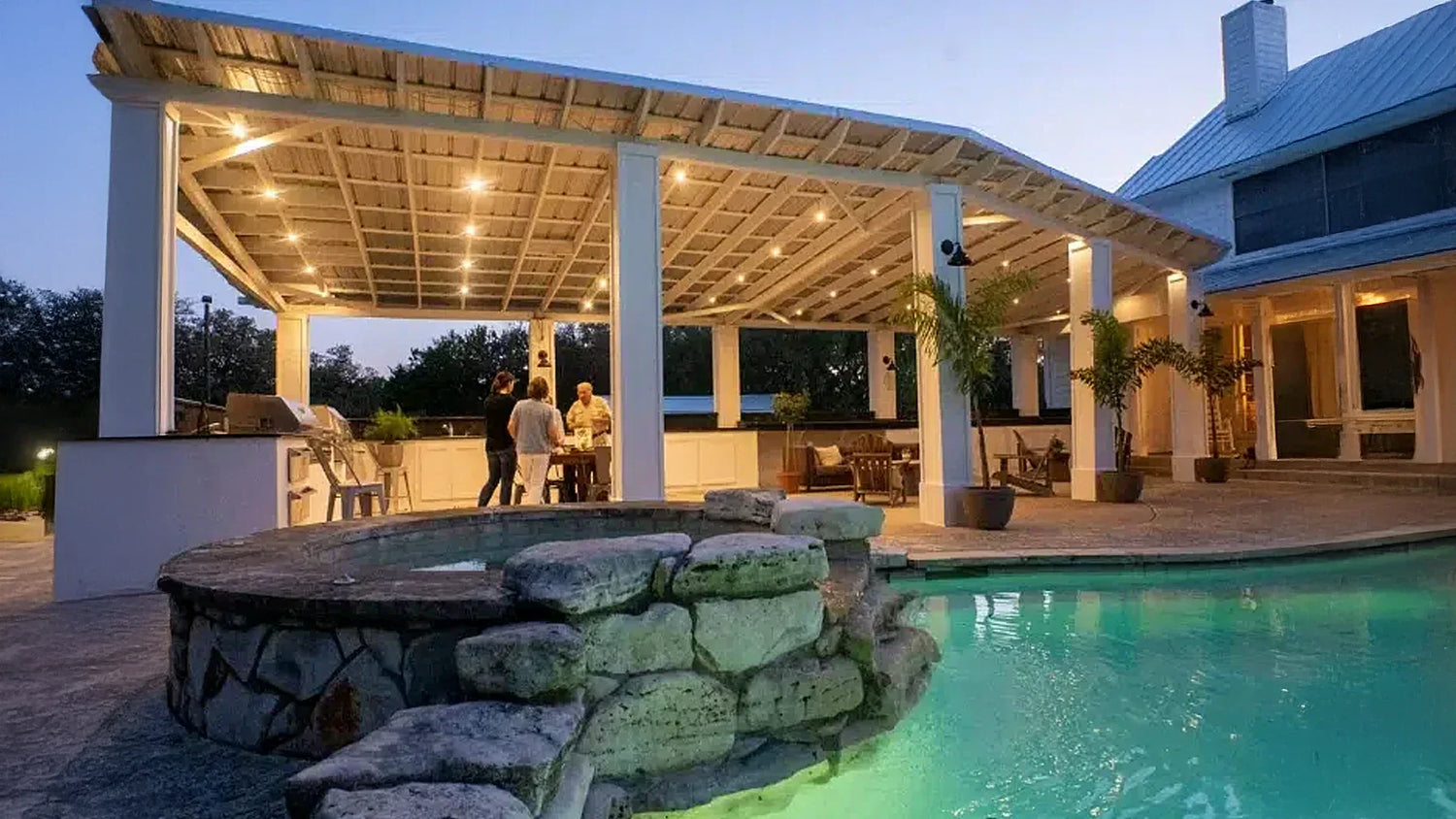 Sunset Vibes, Stylish Lights: LED Lighting Tips for Your Summer Soirées