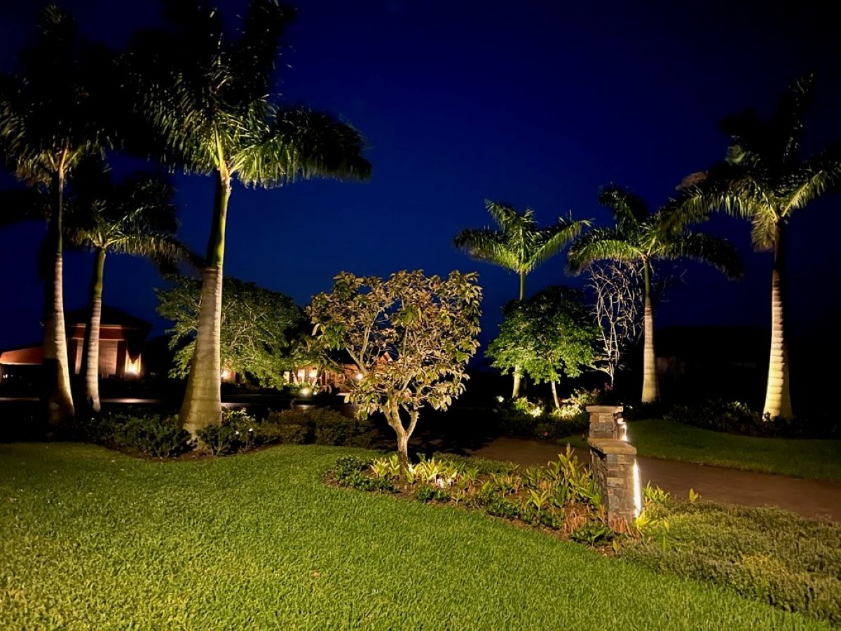 Telescoping Landscape Spotlight